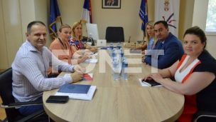 Zatvoriti i poslednji centar